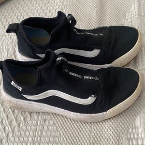 Vans Kids UltraRange EXO slip knit Black and White Sneakers big kids/mens 6.5